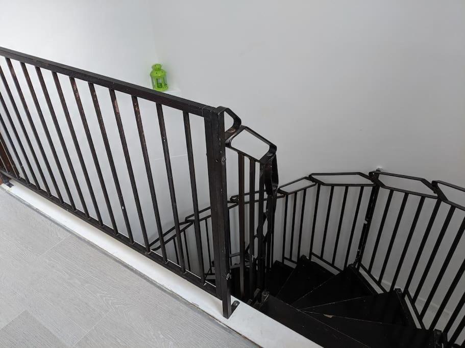 Private 2 Bed Flat Close To Excel & City Airport Лондон Экстерьер фото