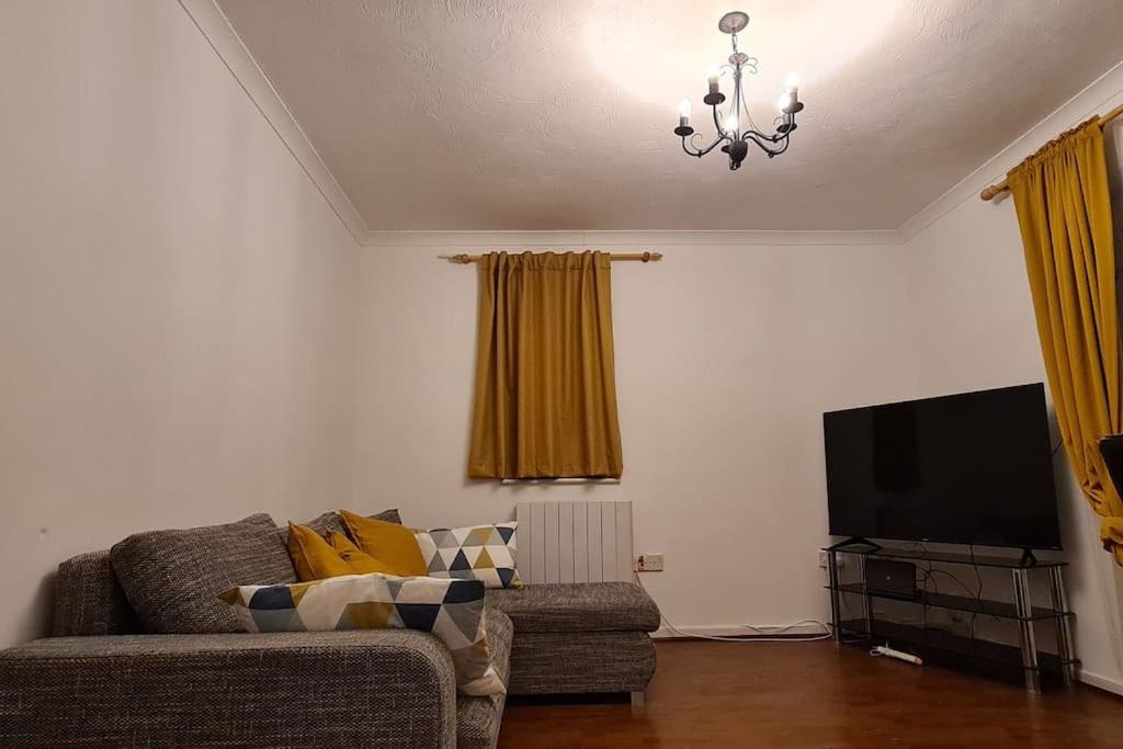 Private 2 Bed Flat Close To Excel & City Airport Лондон Экстерьер фото